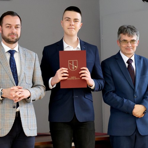 Wręczenie stypendiów i nagród Burmistrza Ustrzyk Dolnych 